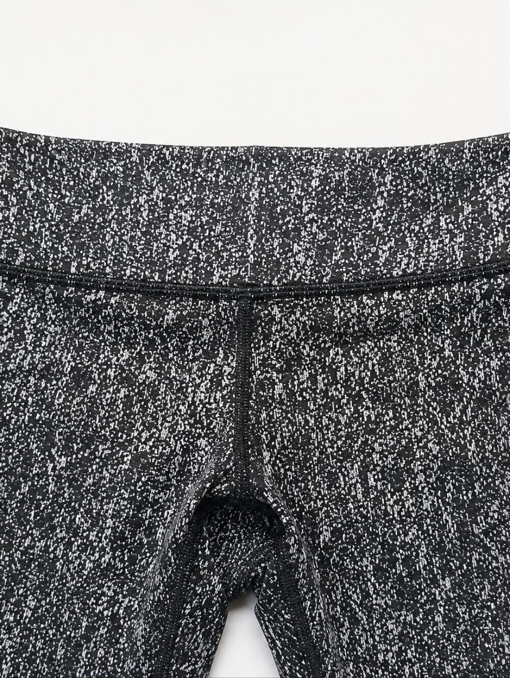 Lululemon Wunder Under Leggings Black & White Print Size 4 - 11"×32" - Picture 6 of 7